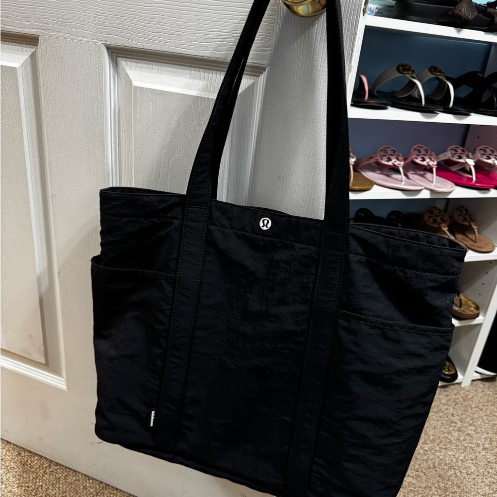 Lululemon Athletica Daily Multi-Pocket Tote Bag 20L